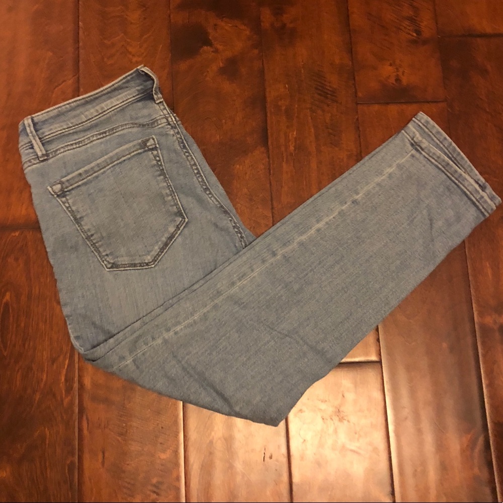 NWOT LOFT Curvy Cuffed Crop Jeans